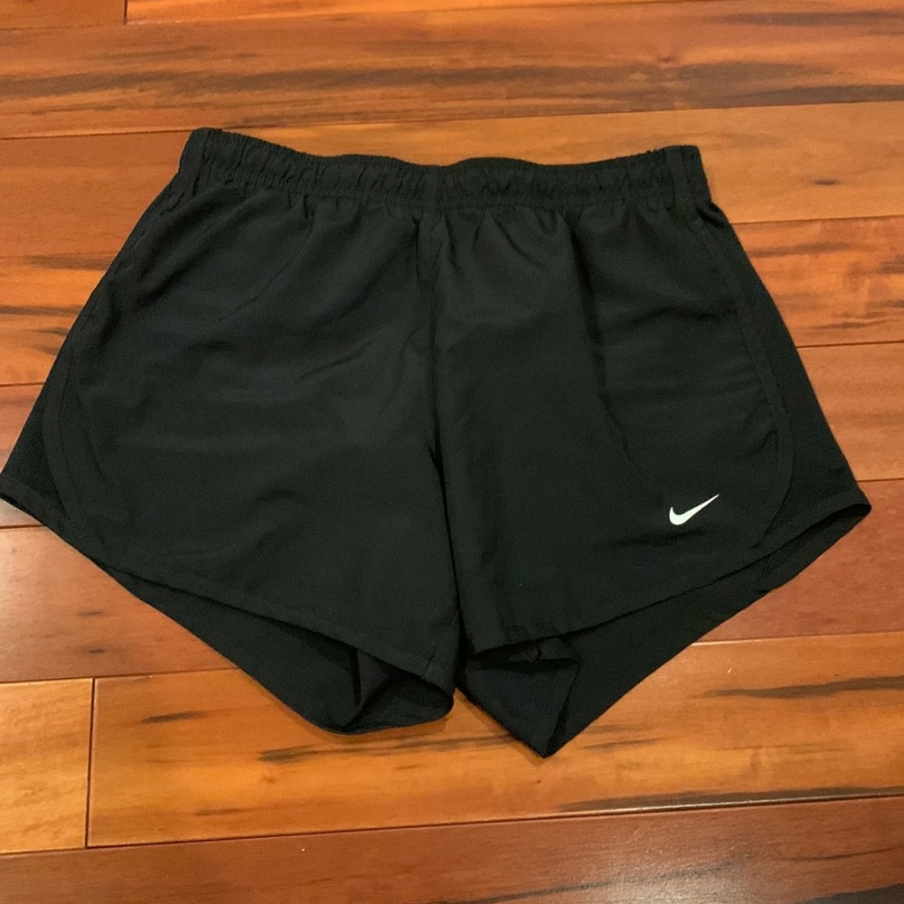 Size large black nike athletic shorts.